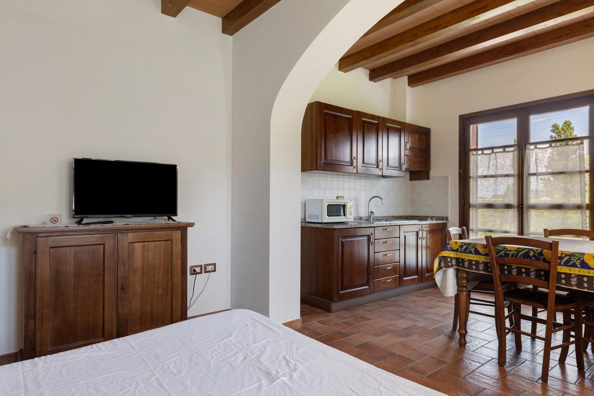 La Bettola Tavern Rooms Restaurant Монтополі-ін-Валь-д'Арно Екстер'єр фото