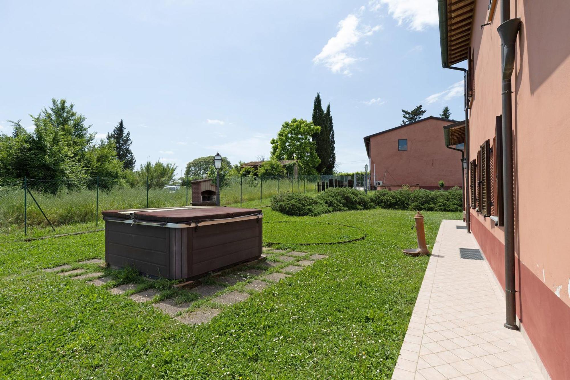 La Bettola Tavern Rooms Restaurant Монтополі-ін-Валь-д'Арно Екстер'єр фото